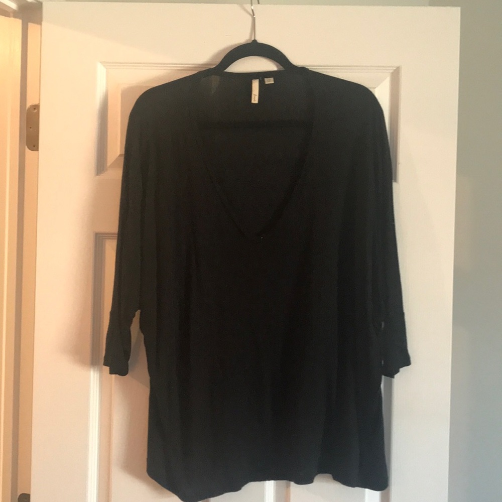 Woman’s v neck 3/4 sleeve